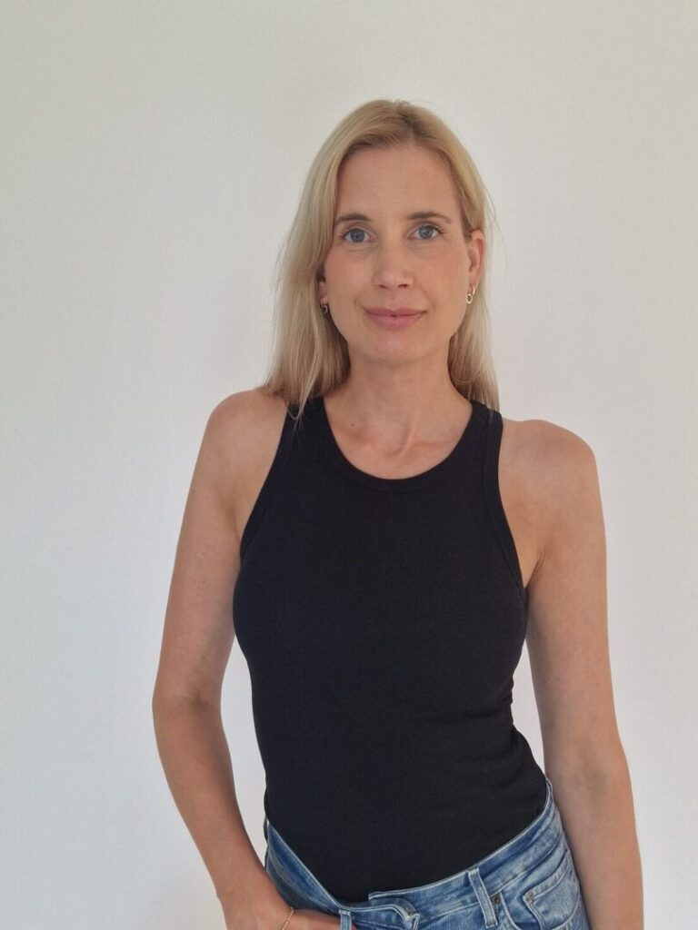 Stephanie Mur.