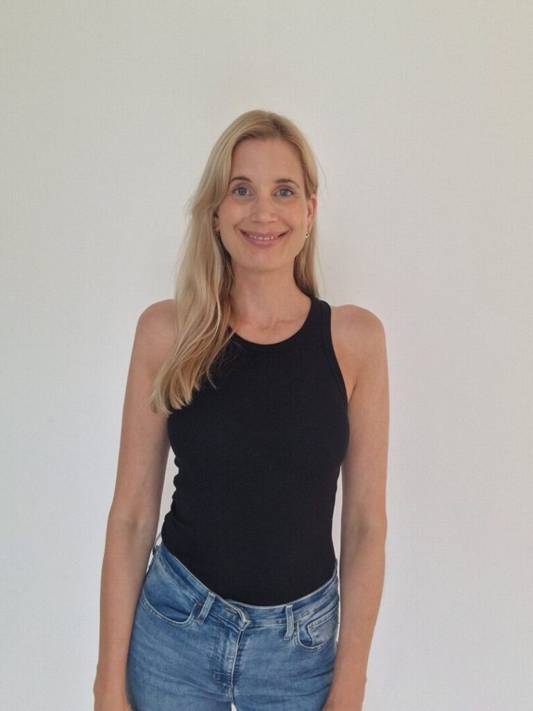Stephanie Mur.