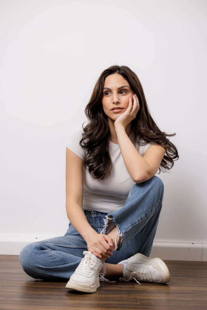 Adelina Tu.