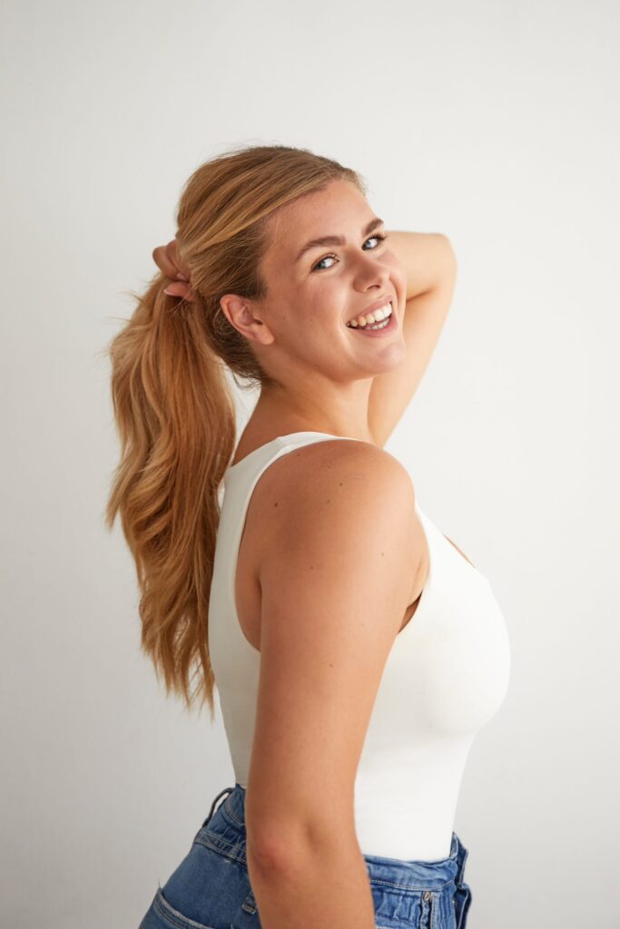 Laura Bau.